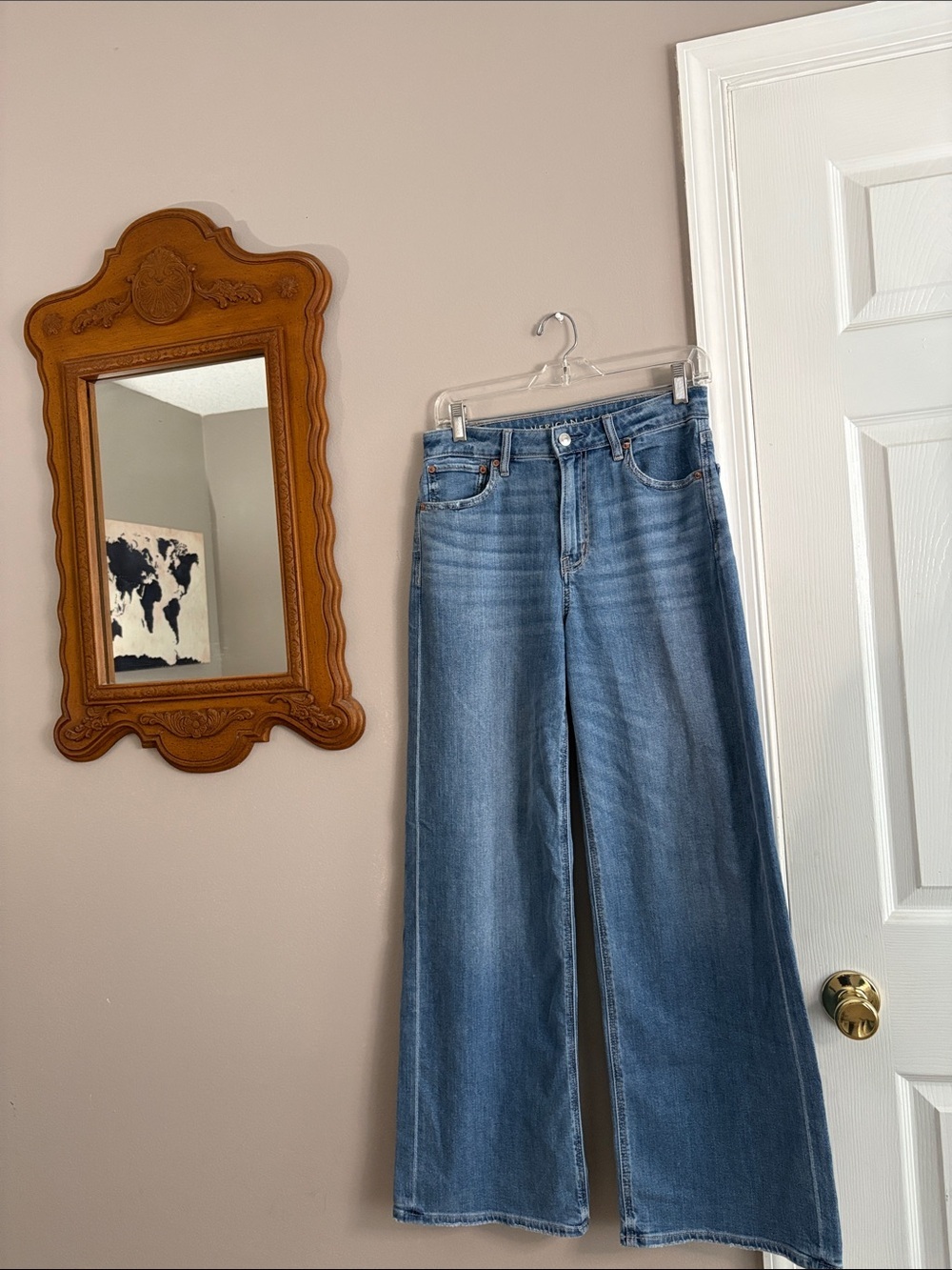 American Eagle Outfitters High-Rise Wide Leg Jeans in Medium Blue